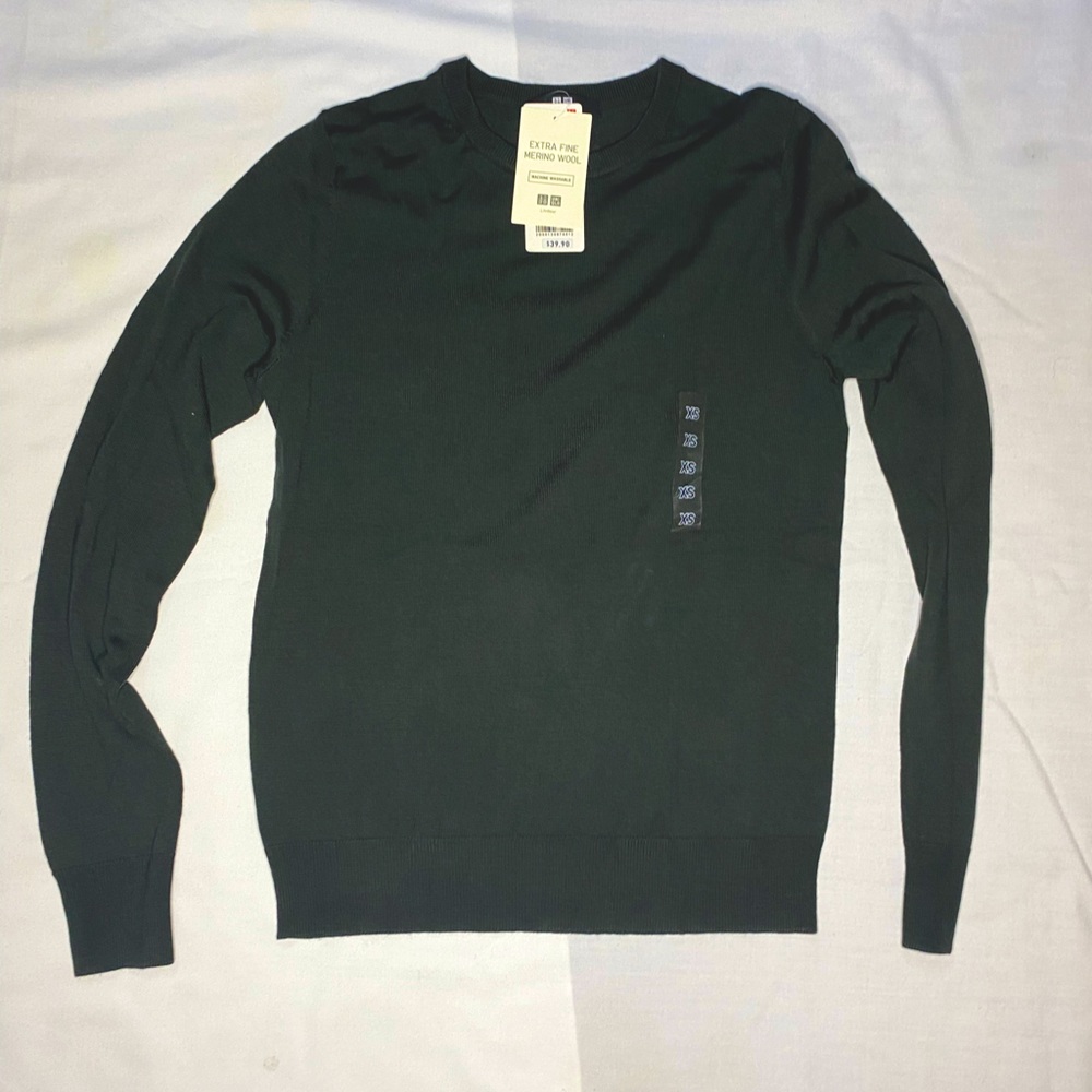 Uniqlo NWT Hunter green merino wool crew neck sweater